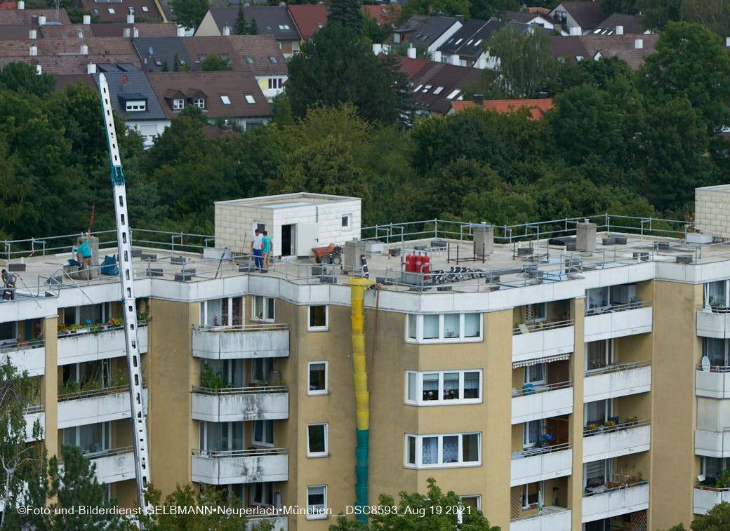 19.08.2021 - Dachsanierung am Karl-Marx-Ring in Neuperlach