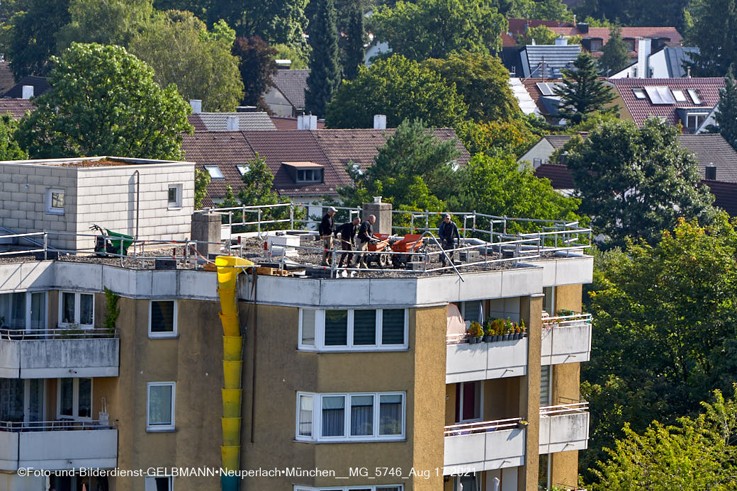 19.08.2021 - Dachsanierung am Karl-Marx-Ring in Neuperlach